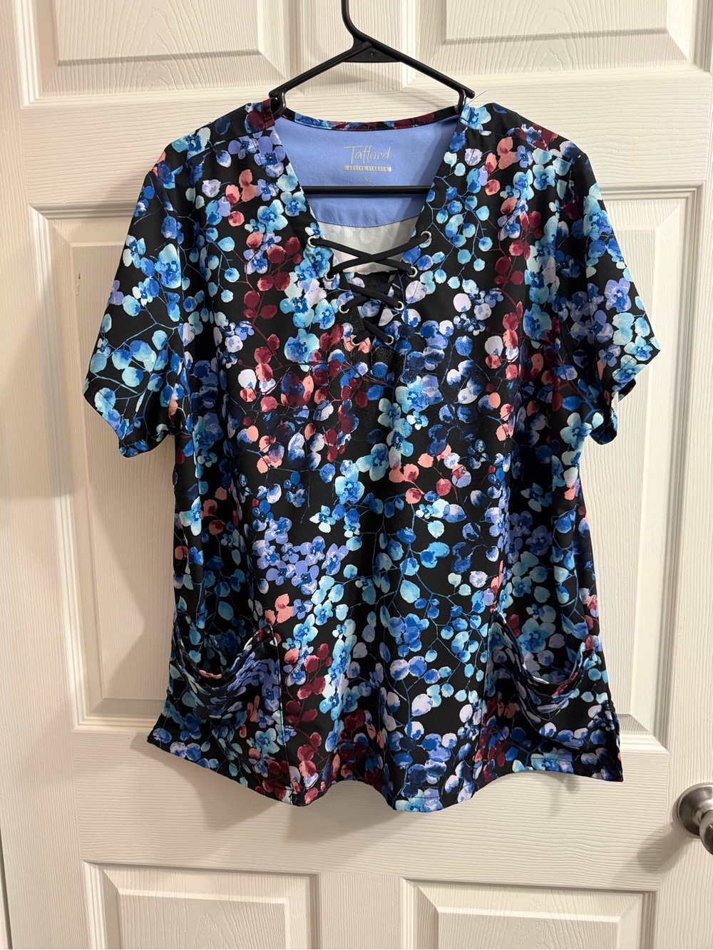 Scrub top black floral